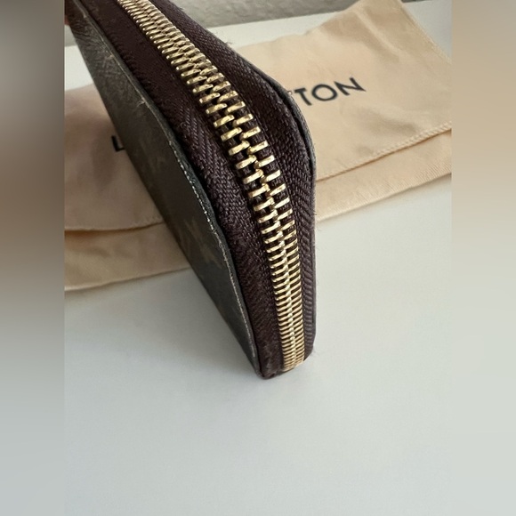 Louis Vuitton Zippy Compact Wallet in Monogram - Picture 3 of 12
